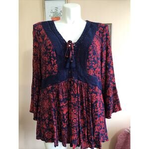 Torrid Floral Boho V Neck Long Bell Sleeve Tunic Top Size 2X Navy Blue Red